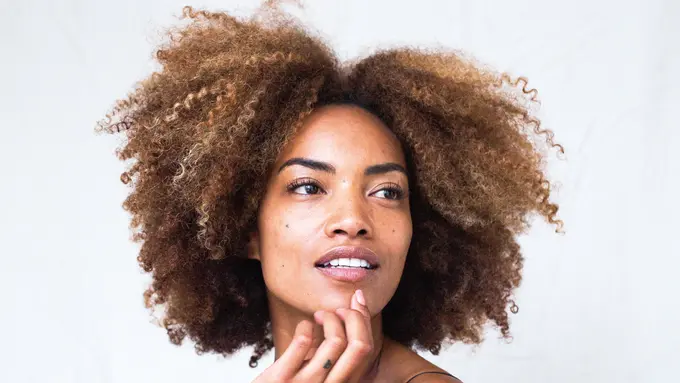 Amankah Melakukan Eksfoliasi pada Kulit Berjerawat? Simak Aturannya