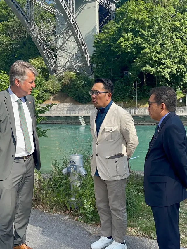 6 Potret Ridwan Kamil Dapat Dukungan dari Warga Lokal di Bern, Swiss