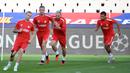 Pemain Antwerp FC saat sesi latihan jelang laga Liga Champions di Estadi Olimpic Lluis Companys, Barcelona, Senin (19/9/2023). Antwerp FC akan berhadapan dengan Barca. (AFP/Josep Lago)