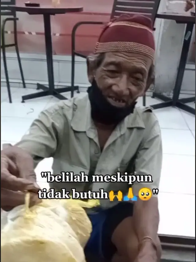 Perjuangan Kakek Jual Kerupuk hingga Tidur di Emperan, Faktanya Bikin Pilu