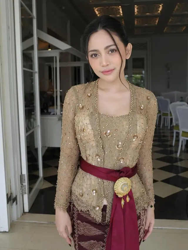 Rachel Vennya Dibalut Kebaya saat Berada di Bali.  [@rachelvennya]