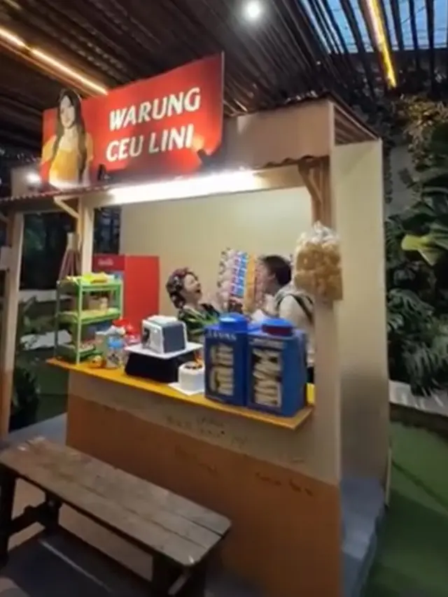 7 Potret Warung Ceu Lini di Ultah Mahalini ke-26, Ada Kue Microwave Unik
