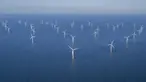 Foto udara memperlihatkan ladang turbin angin di Laut Baltik, timur laut Pulau Rugen, Jerman, 16 Juni 2022. Jerman, Spanyol, Amerika Serikat, India, dan Denmark telah membuat invesatasi terbesar dalam penghasilan listrik dari angin. (FRED TANNEAU/AFP)