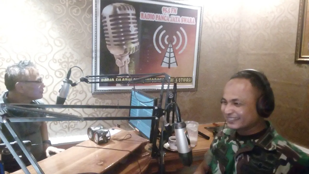 Dandim 0611 Letkol Asyraf Aziz saat talkshow program TMMD di desa Pancasura, Singajaya, Garut, Jawa Barat