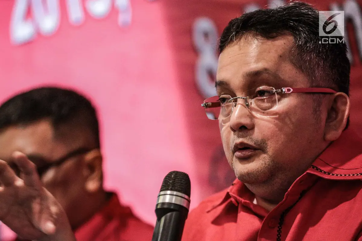 PDIP Luncurkan Buku Catatan Hukum Akhir Tahun 2018