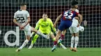 Pemain Barcelona Fermin Lopez mencetak gol ke gawang Shakhtar Donetsk pada pertandingan sepak bola Grup H Liga Champions di Stadion Olimpiade, Barcelona, Spanyol, Rabu (25/10/2023). (AP Photo/Joan Monfort)