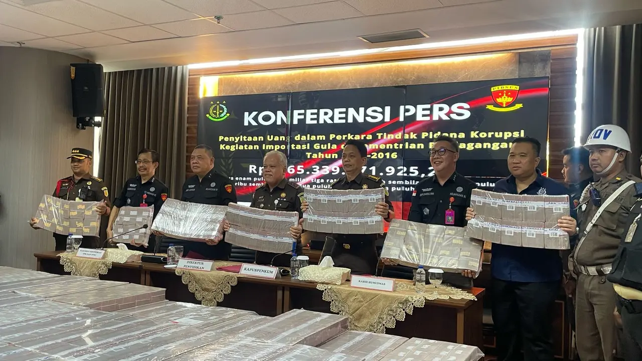 Kejagung kembali menyita uang senilai Rp565 miliar dari kasus korupsi importasi gula pada Kementerian Perdagangan tahun 2015-2016.