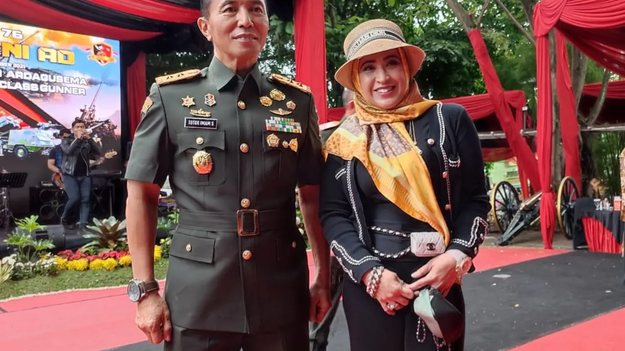 Neng Wirdha tampil menyanyi di acara syukuran HUT Ke 76 ARMED AD