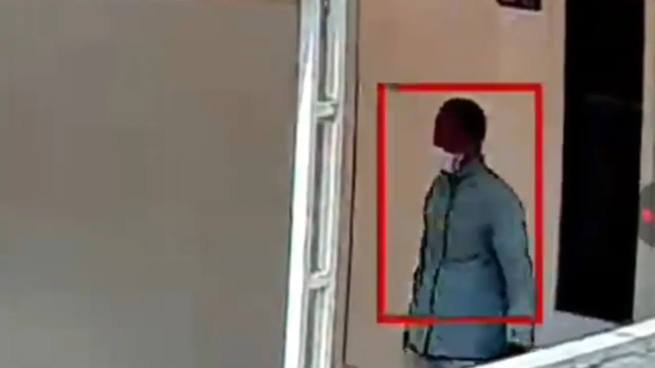 Terduga pelaku pencurian di kawasan perumahan Kecamatan Kebonpedes Kabupaten Sukabumi terekam CCTV. (Liputan6.com/Istimewa).