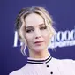 Sama seperti masayarakat lain, ternyata selebriti seperti Jennifer Lawrence saja benar-benar tak tahu permasalahan yang ada hadir di antara Taylor Swift dan Karlie Kloss, ya! (VALERIE MACON/AFP)