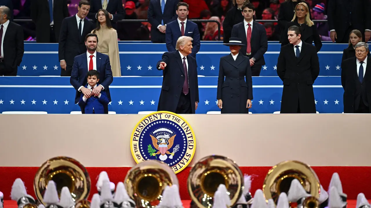 Didampingi JD Vance, Presiden Amerika Serikat Donald Trump Temui Pendukungnya di Capital One Arena