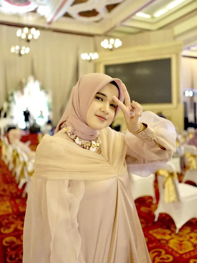 Ingat Tirani Cewek Viral di Friendster dan FB? Ini 6 Potret Terbarunya Mantap Berhijab