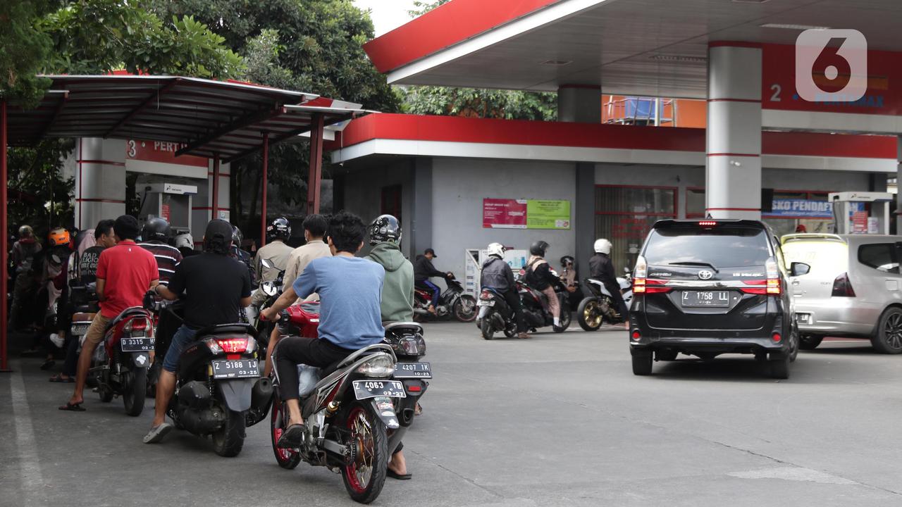 Detik-Detik Kenaikan Harga BBM Bersubsidi di SPBU
