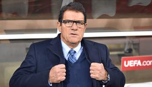 Fabio Capello dikenal sebagai pelatih yang melarang bumbu bagi pemainnya. Ia juga menghapus cokelat, saus tomat, dan mentega dari daftar menu makanannya saat melatih Timnas Inggris. Hasilnya cukup impresif. The Three Lions berhasil meriah 28 kemenangan dari 42 pertandingan. (AFP/Kirill Kudryavtsev)