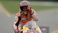 Pebalap Repsol Honda, Marc Marquez, menjuarai balapan MotoGP Republik Ceska di Sirkuit Brno dengan kondisi flag to flag, Minggu (6/8/2017). (AP Photo/Petr David Josek)