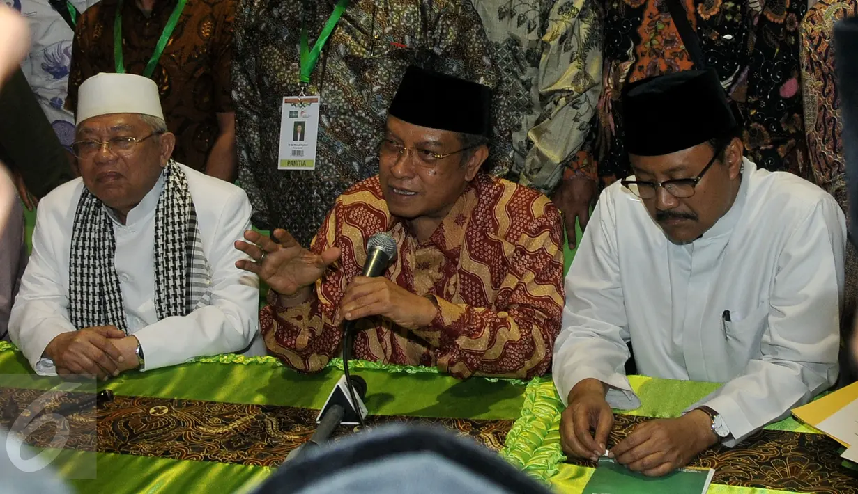 Rois Am PBNU terpilih, KH Ma'ruf Amin (kiri), Ketua PBNU terpilih, KH. Said Aqil Siradj (tengah) dan Ketua Panitia Daerah Muktamar NU ke-33 Saifullah Yusuf saat penutupan Muktamar NU di Jombang, Jawa Timur, Kamis (6/8/2015). (Liputan6.com/Johan Tallo)