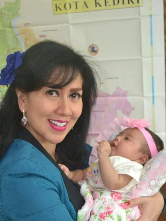 Di pengadilan Agama Jakarta Selatan, Senin (10/7/2017), Vio Manurung selaku kuasa hukum Venna menyampaikan keputusan pihak pengadilan atas hak asuh anak yang berhasil didapatkan Venna selama 9 bulan. (Instagram/venna.melinda)