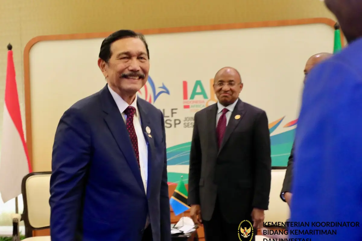 Menteri Koordinator Bidang Kemaritiman dan Investasi Luhut B. Pandjaitan menemui Presiden Zanzibar Hussein Mwinyi dalam Forum Tingkat Tinggi Kemitraan Multi Pihak dan Forum Indonesia-Afrika ke-2 di Bali pada, Senin (02/09/2024). (Dok Kemenko Marves)