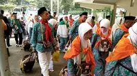 Sebanyak 404 calon jemaah Haji yang berasal dari Kabupaten Cianjur, akan terbang pertama ke Tanah Suci, Arab Saudi. (Liputan6.com/Fernando Purba)