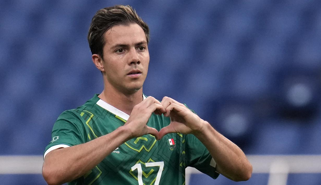 Sebastian Cordova. Gelandang Meksiko 24 tahun ini mengoleksi 4 gol dan mampu membawa timnya merebut medali perunggu usai menang 3-1 atas Jepang. Satu gol dicetaknya di fase grup, 2 gol saat menang 6-3 atas Korsel di perempatfinal dan 1 gol saat perebutan medali perunggu. (Foto: AP/Gregory Bull)