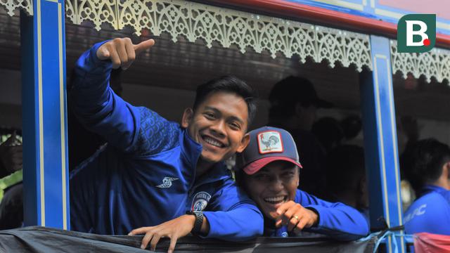 Dua pemain Arema, Bramntio Ramadhan dan Irsyad Maulana