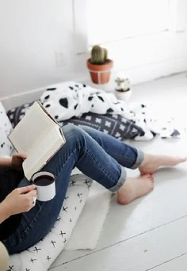 Ilustrasi membaca. (via. Pinterest)