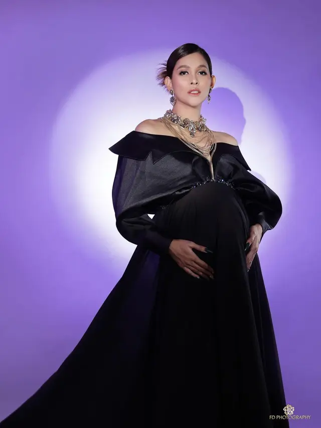 6 Potret Maternity Shoot Bunga Jelitha di Kehamilan Kedua, Menawan