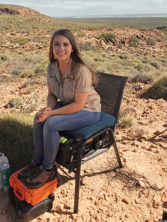 6 Potret Cantik Bindi Irwin, Anak Sulung Steve Irwin yang Akan Menikah