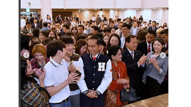 Jokowi selfie