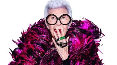 Iris Apfel, nenek modis berusia 94 tahun ini merupakan fashion icon tertua di dunia yang sosoknya masih wara-wiri mengisi berbagai laman profil dan artikel mode media internasional. (instagram.com/iris.apfel)