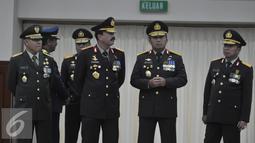 Wakapolri Budi Gunawan (ketiga kanan) menghadiri acara penganugerahan tanda kehormatan di Mabes Polri, Jakarta, Senin (29/6/2015). Tanda kehormatan diberikan kepada anggota kepolisian yang berjasa memajukan kepolisian RI. (Liputan6.com/Herman Zakharia)