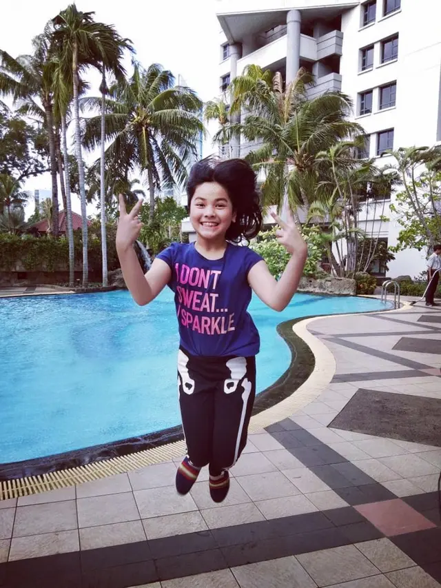 Jarang Terekspos, Ini 6 Potret Barbie Kumalasari dengan Anaknya