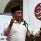 Wakil Ketua Umum Dewan Masjid Indonesia (DMI) Komjen Pol Syafruddin (tengah) memberi sambutan saat meresmikan Ricma Store di Masjid Cut Meutia, Menteng, Jakarta, Jumat (9/3). (Liputan6.com/Arya Manggala)