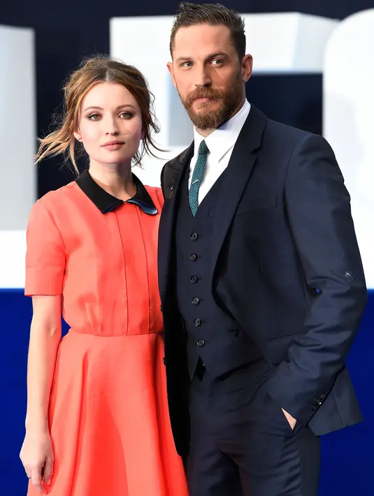 Tokoh Reggie memiliki istri cantik, Frances Shea (diperankan oleh Emily Browning). Ia selalu memperlakukan istirnya dengan baik, namun gaya hidup mafia yang keras mau tidak mau memengaruhi hubungan mereka.  (Bintang/EPA)