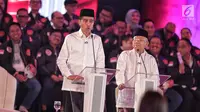 Capres dan Cawapres nomor urut 01 Joko Widodo-Ma'ruf Amin saat Debat Capres Pilpres 2019 pertama di Hotel Bidakara, Jakarta, Kamis (17/1). Debat perdana ini mengangkat tema hukum, hak asasi manusia, terorisme, dan korupsi. (Liputan6.com/Faizal Fanani)