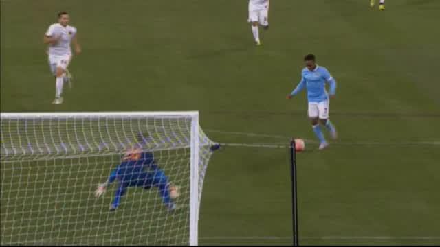 Di laga perdananya bersama Manchester City, Raheem Sterling mampu membuktikan dirinya layak menjadi pemain Inggris termahal sepanjang sejarah.