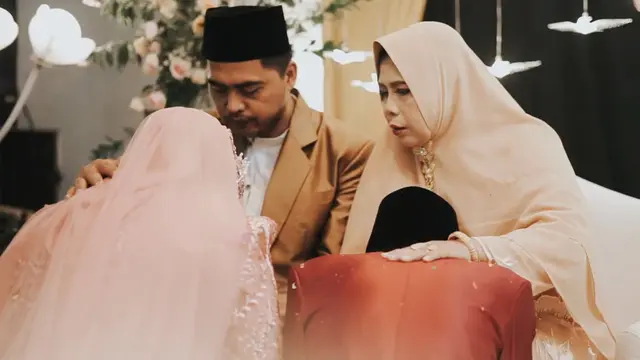 Gus Iqdam dan Ning Nila Sungkem (SS: YT. Gus Iqdam Official)