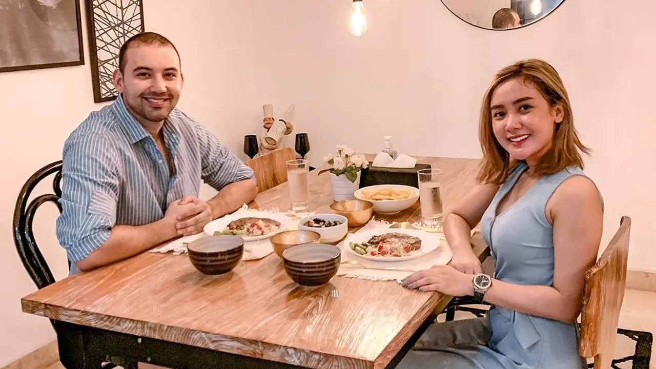 Masak Buat Kekasih, Ini 6 Momen Perayaan Anniversary Cita Citata dan Roy Geurts