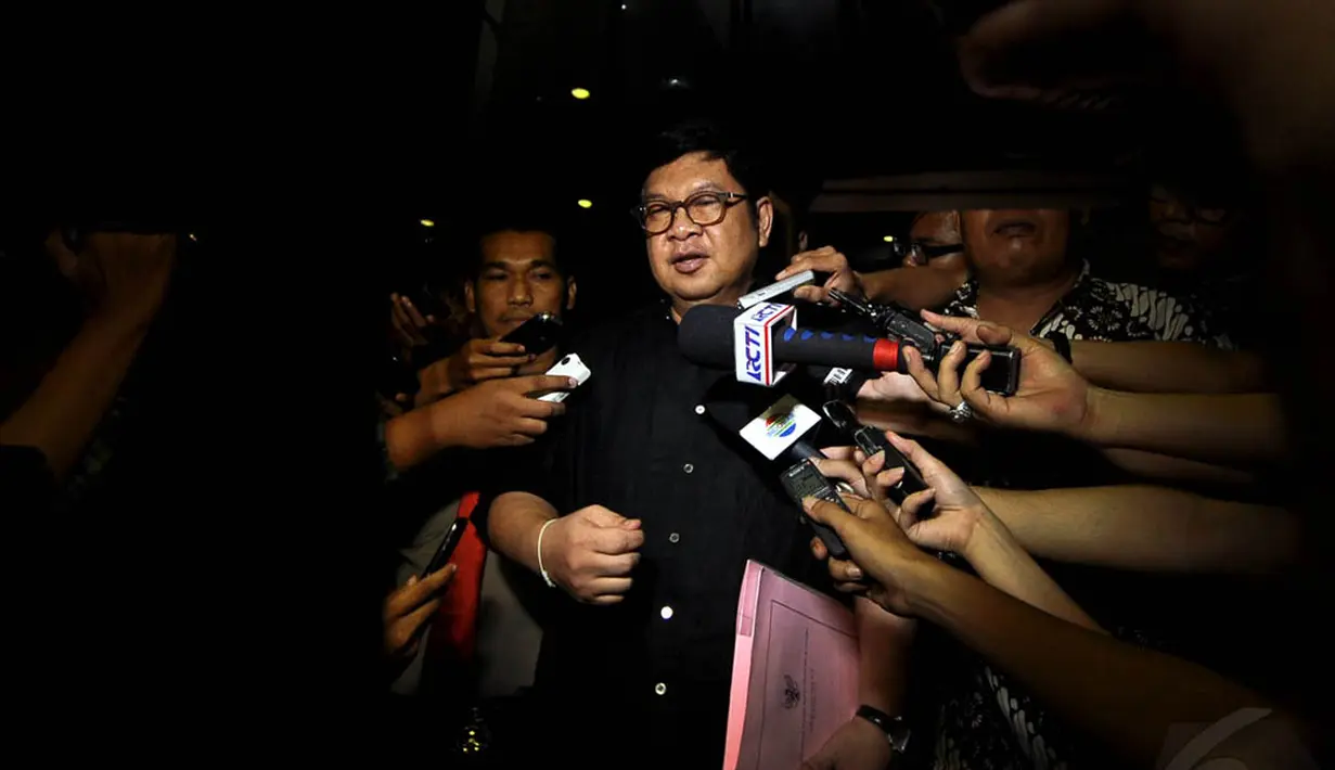 Mantan Menteri BUMN, Laksamana Sukardi usai diperiksa penyidik KPK, Jakarta, Rabu (10/12/2014). (Liputan6.com/Miftahul Hayat)