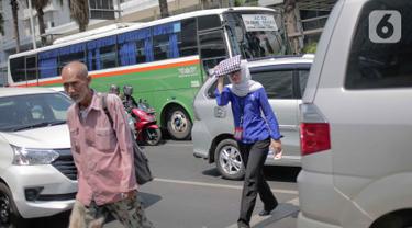 Potret Warga Jakarta Saat Dilanda Suhu Panas