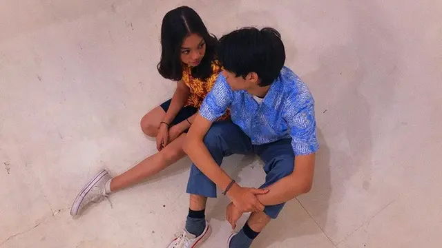 Jarang Tersorot, Ini 7 Potret Mesra Naura dan Devano Danendra