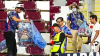 6 Aksi Suporter Jepang Bersih-Bersih Stadion Piala Dunia 2022, Sifat Disiplin Banjir Pujian