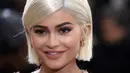 Kylie Jenner sendiri sampai saat ini memutuskan untuk menyembunyikan wajah anaknya. (fox news)