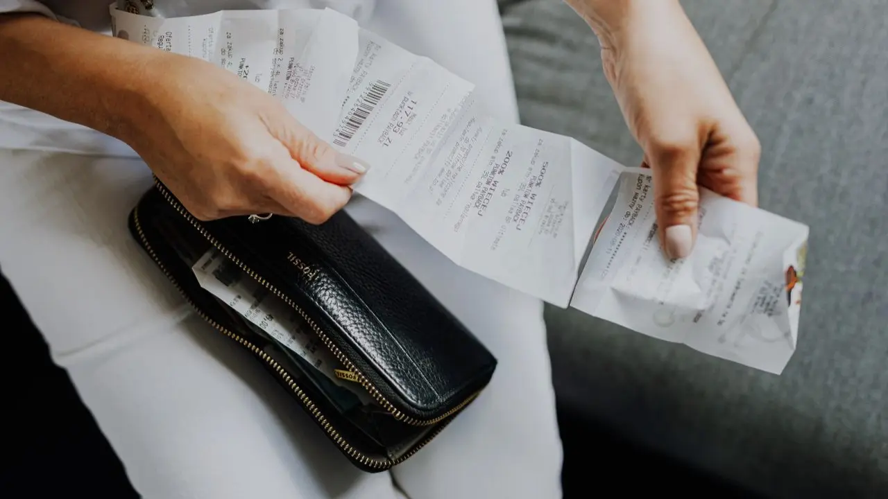 Ciri Orang yang Simpan Struk Belanja Bertahun-tahun Menurut Psikologi