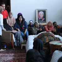 Foto suasana rumah duka Adnan Buyung Nasution (Galih W. Satria/bintang.com)