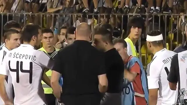 Suporter Partizan Copot Ban Kapten