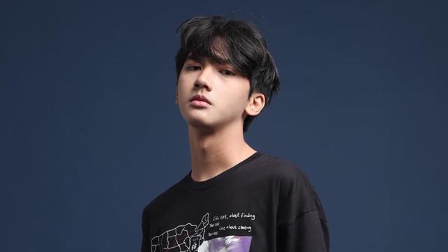 FOTO: Gaya Santai Ari Irham, Aktor Muda yang Tampan dan Manis