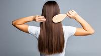 Ilustrasi menyisir rambut. Credit: pexels.com/Selena