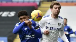 Bomber Leeds United, Patrick Bamford (kanan) tampil gemilang dengan menyumbangkan satu gol dan satu assist dalam pertandingan ini. (Foto: AP/Pool/Rui Vieira)