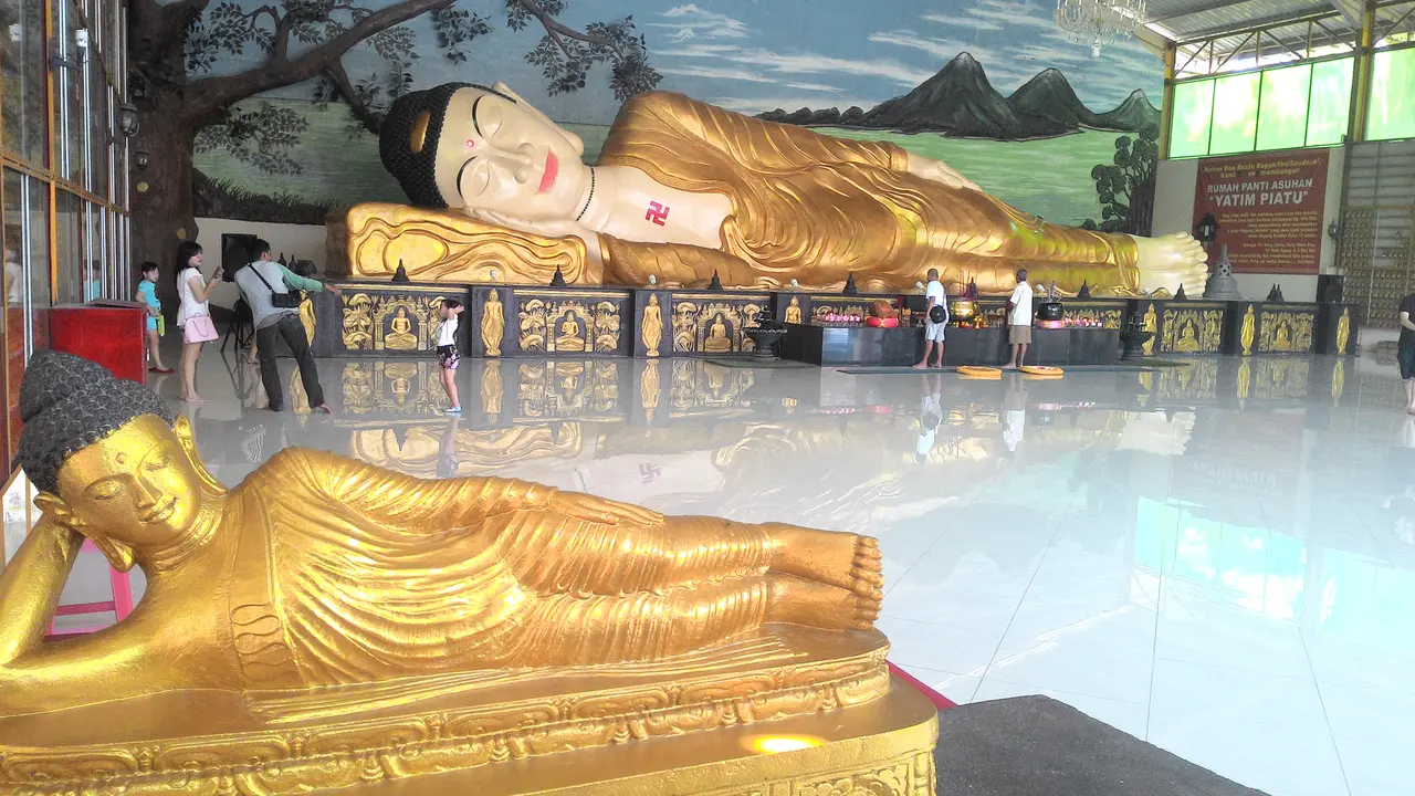 Waisak, Patung Buddha Tidur Raksasa Ini Diserbu
